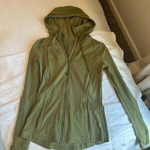 Lululemon hooded define nulu jacket size 6 (worn once)